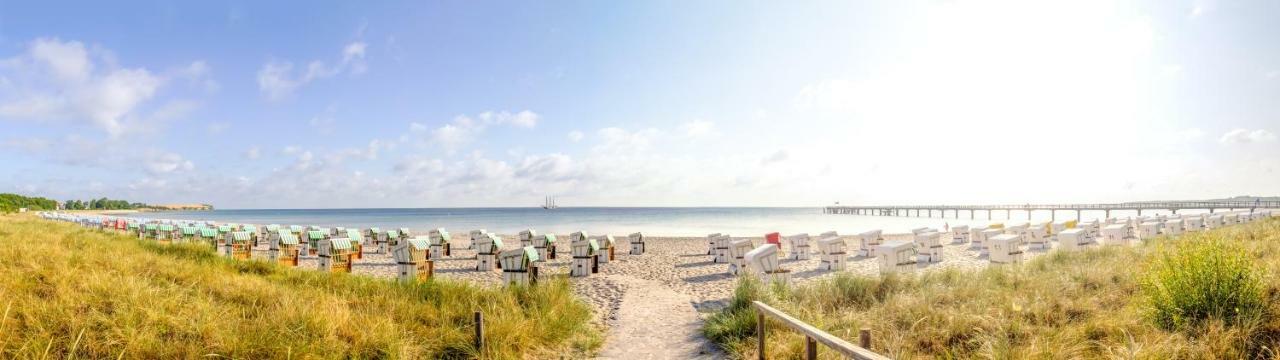 Dat Smucke Huus - Strandnah Unter Reet บอลเทินฮาเกิน ภายนอก รูปภาพ